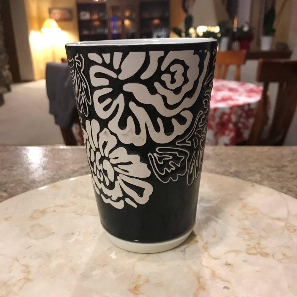 TABLETOPS GALLERY Cierra Black / White Mug. #23